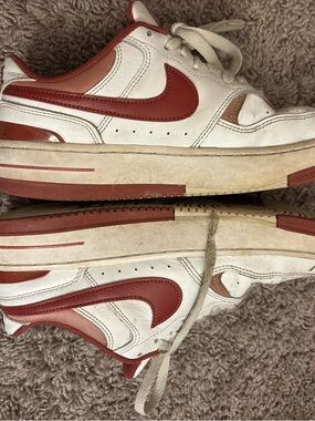 Nike White and Red Women's Low-Top Athletic Sneakers